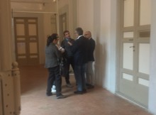 Luca Ceriscioli in colloqui con il sindaco di Pergola nei corridoi della Conferenza dei Sindaci di Urbino del 19 novembre 2016