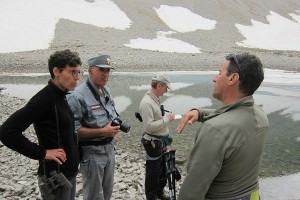 Da sinistra la zoologa Marini, il Comandante Nardi, l'idrogeologo Martarelli e l'accompagnatore Miconi
